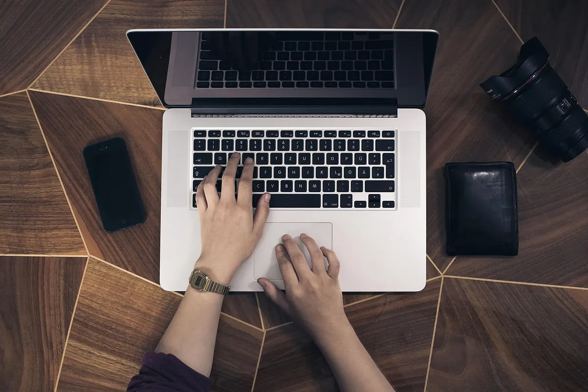 How to Draft a Short Story in One Sitting Using a Three-Act Skeleton